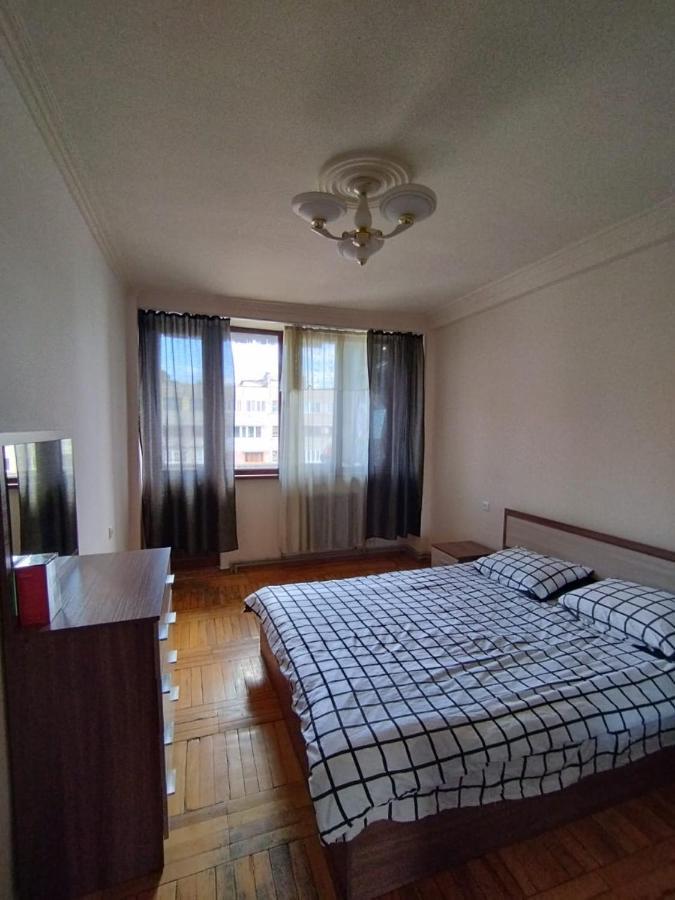 Large Apt Near Republic Square Lägenhet Jerevan Exteriör bild