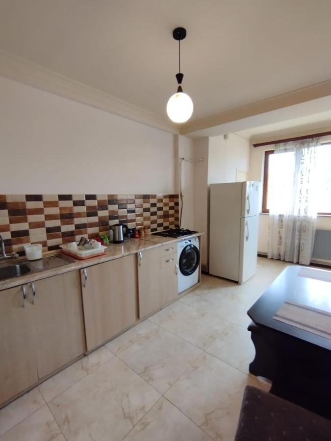 Large Apt Near Republic Square Lägenhet Jerevan Exteriör bild