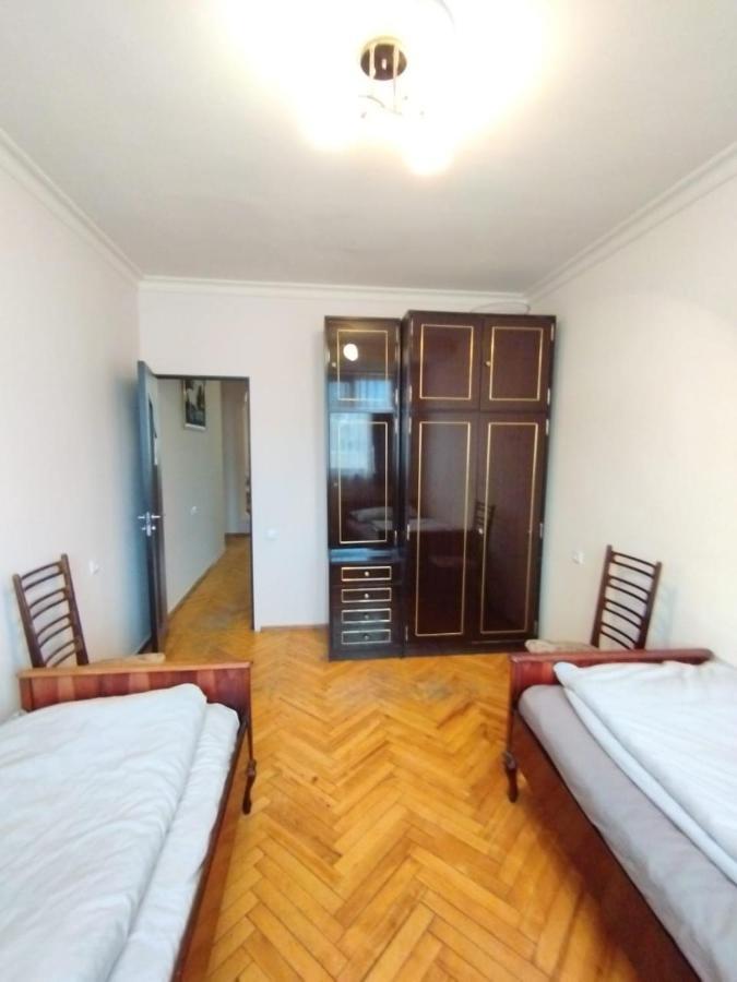 Large Apt Near Republic Square Lägenhet Jerevan Exteriör bild