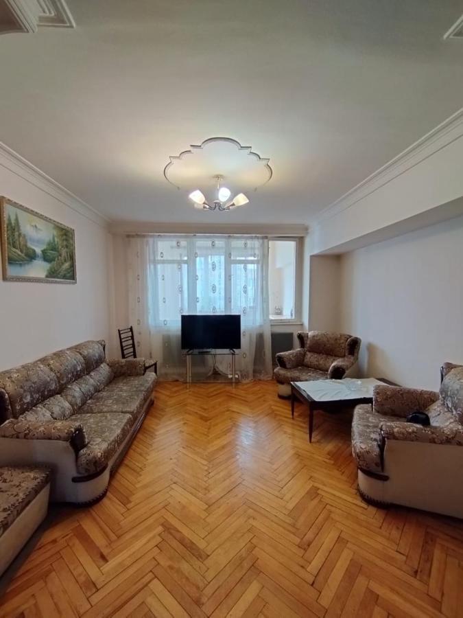 Large Apt Near Republic Square Lägenhet Jerevan Exteriör bild